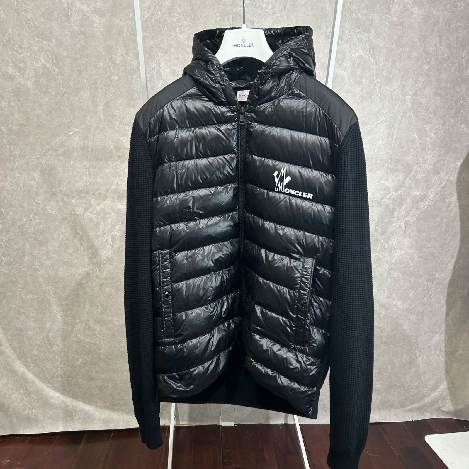 【1日限定セール中】MONCLER モンクレール ダウンジャケット ニットダウン MONCLER2022/23秋冬新作 ハイネックサテンダウンジャケット COUA