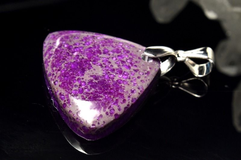  １点物 シルバー925 高発色AAAA スギライト 杉石 20 x 25 mm トライアングル ペンダントトップ パワーストーン 天然石 _PC 7605 ネックレス ペンダント アクセサリー