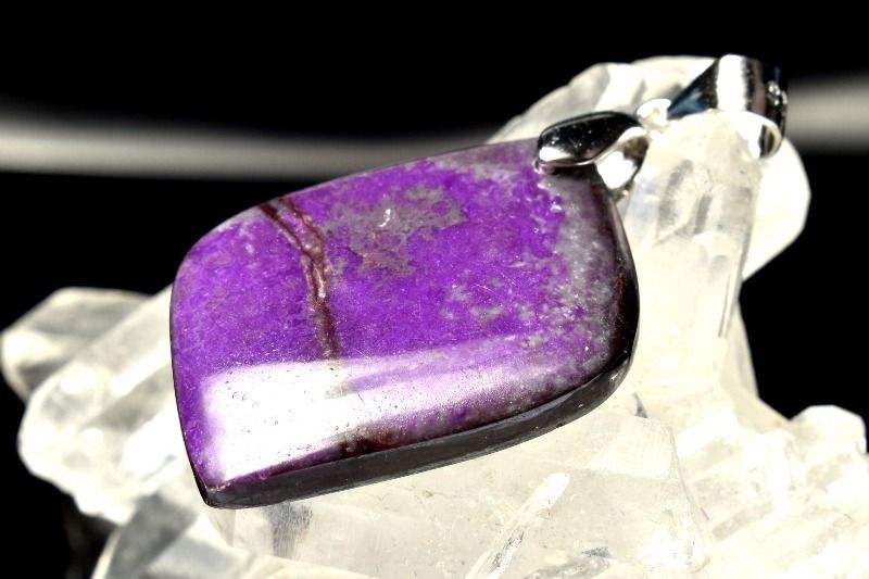 １点物 シルバー925 高発色AAAA スギライト 杉石 25 x 16 mm リーフ ペンダントトップ パワーストーン 天然石 _PC 7606