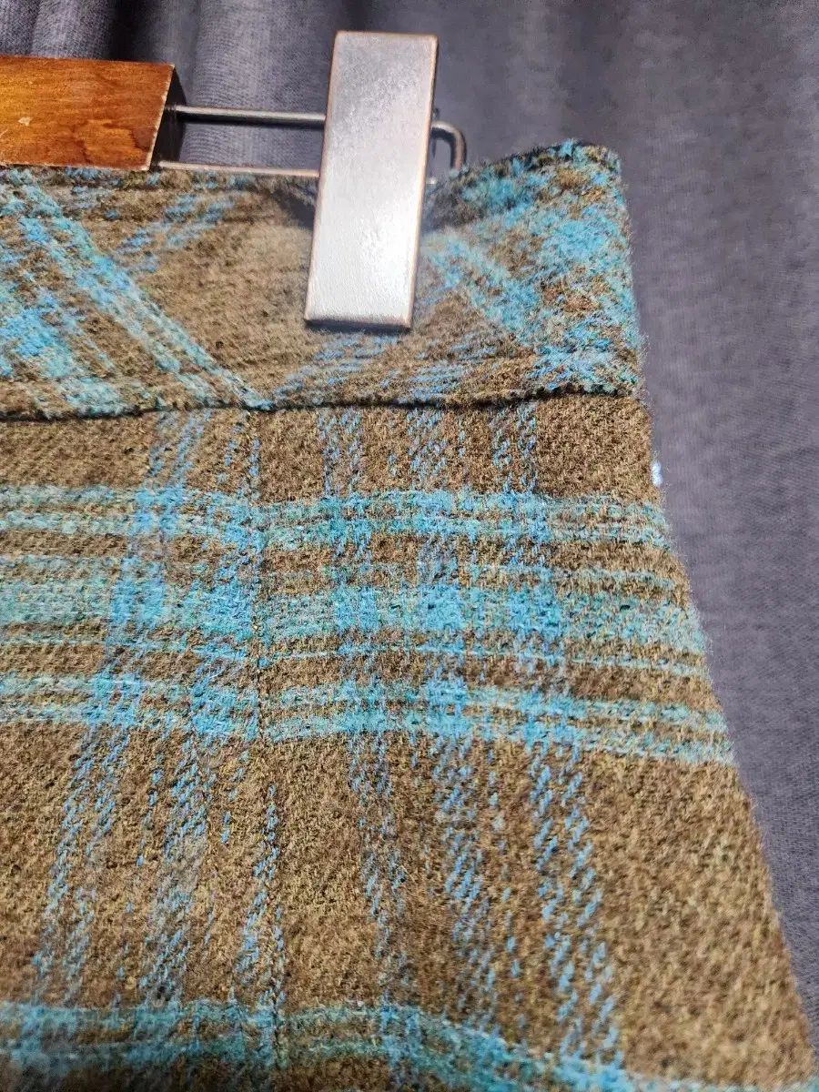 ラッキーシュエトゥ アシメントリー ウール フ スカート ミディ丈 36 44