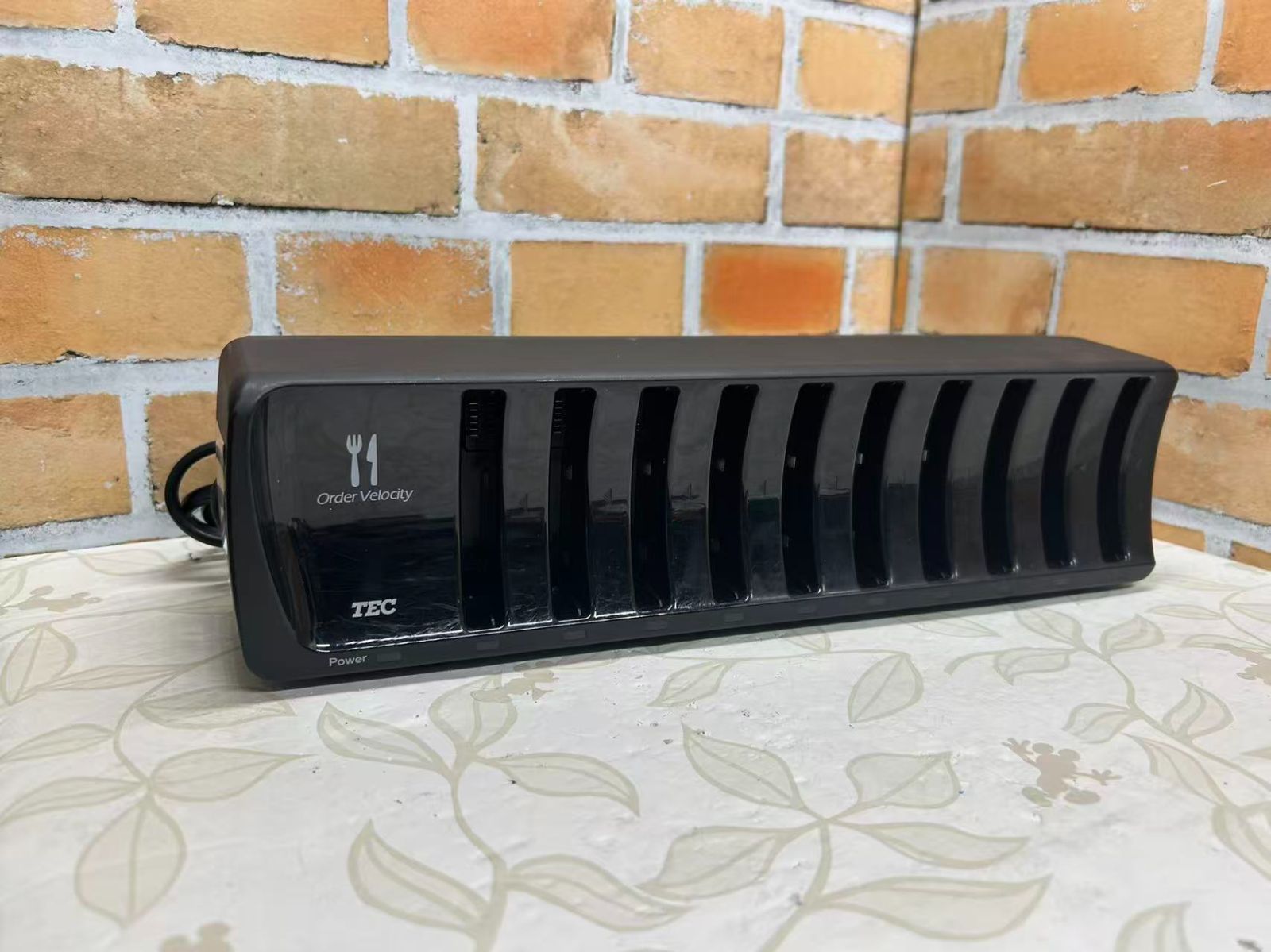 YL0129☆中古品☆TEC 東芝テック HTL-200 対応 バッテリーパック充電器