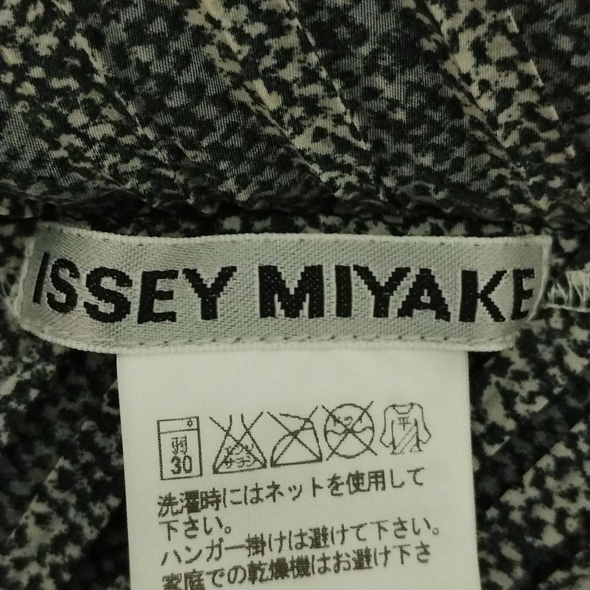 イッセイミヤケ 長袖シャツブラウス サイズ2 M レディース 黒 白 プリーツ デート服 敏感肌対応