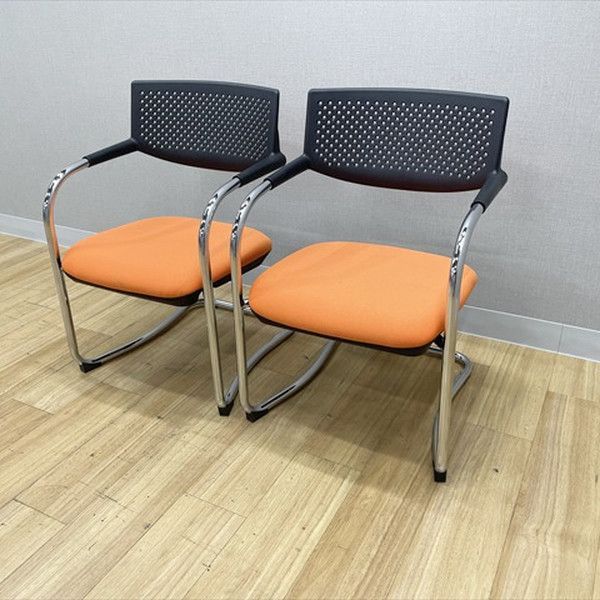 スタッキングチェア 2脚セット 肘付 ザーマス2 会議椅子 ミーティングチェア 省スペース ブラック オレンジ