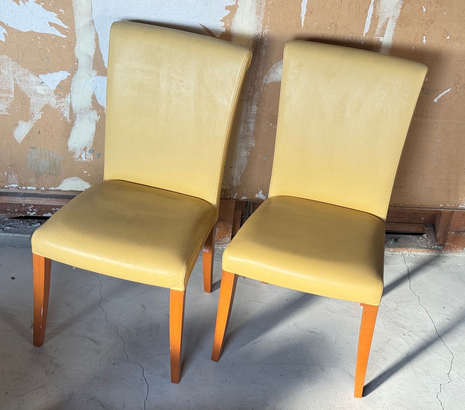 ポルトローナ フラウ FRAU 薄黄色 ダイニングチェア 椅子 レザー 2脚セット イタリア製 直接引取可 他在庫有