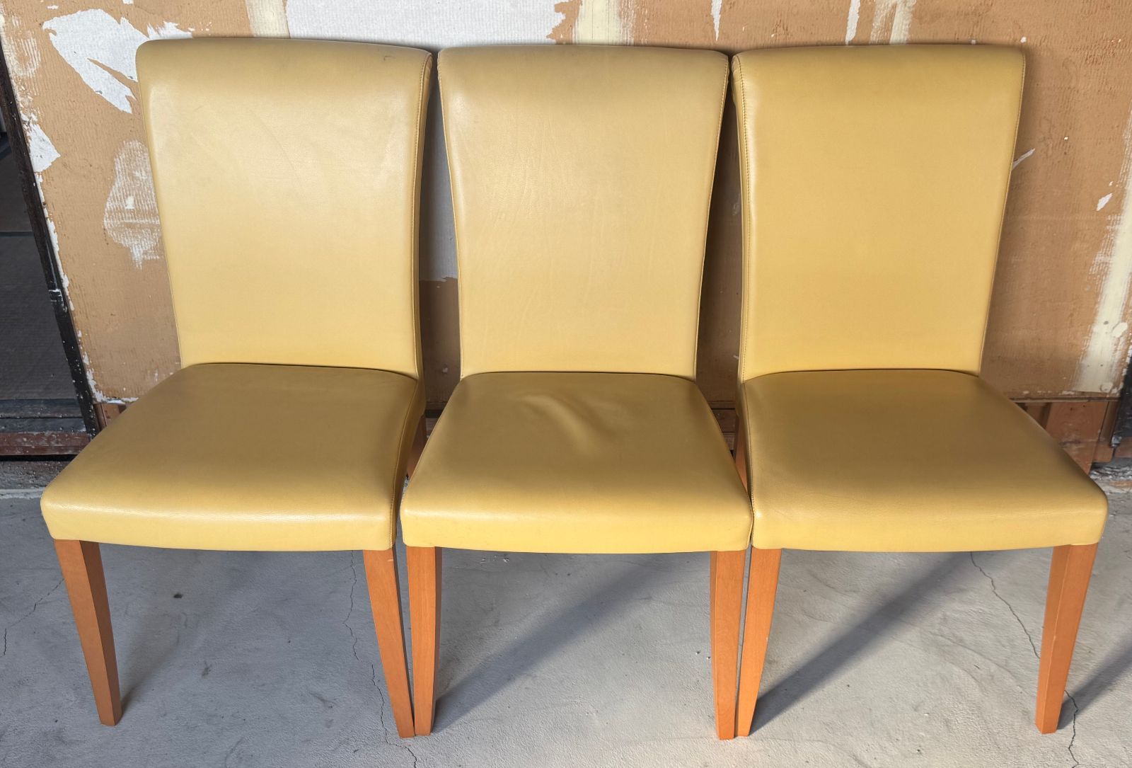 ポルトローナ フラウ FRAU 薄黄色 ダイニングチェア 椅子 レザー 3脚セット イタリア製 直接引取可 他在庫有