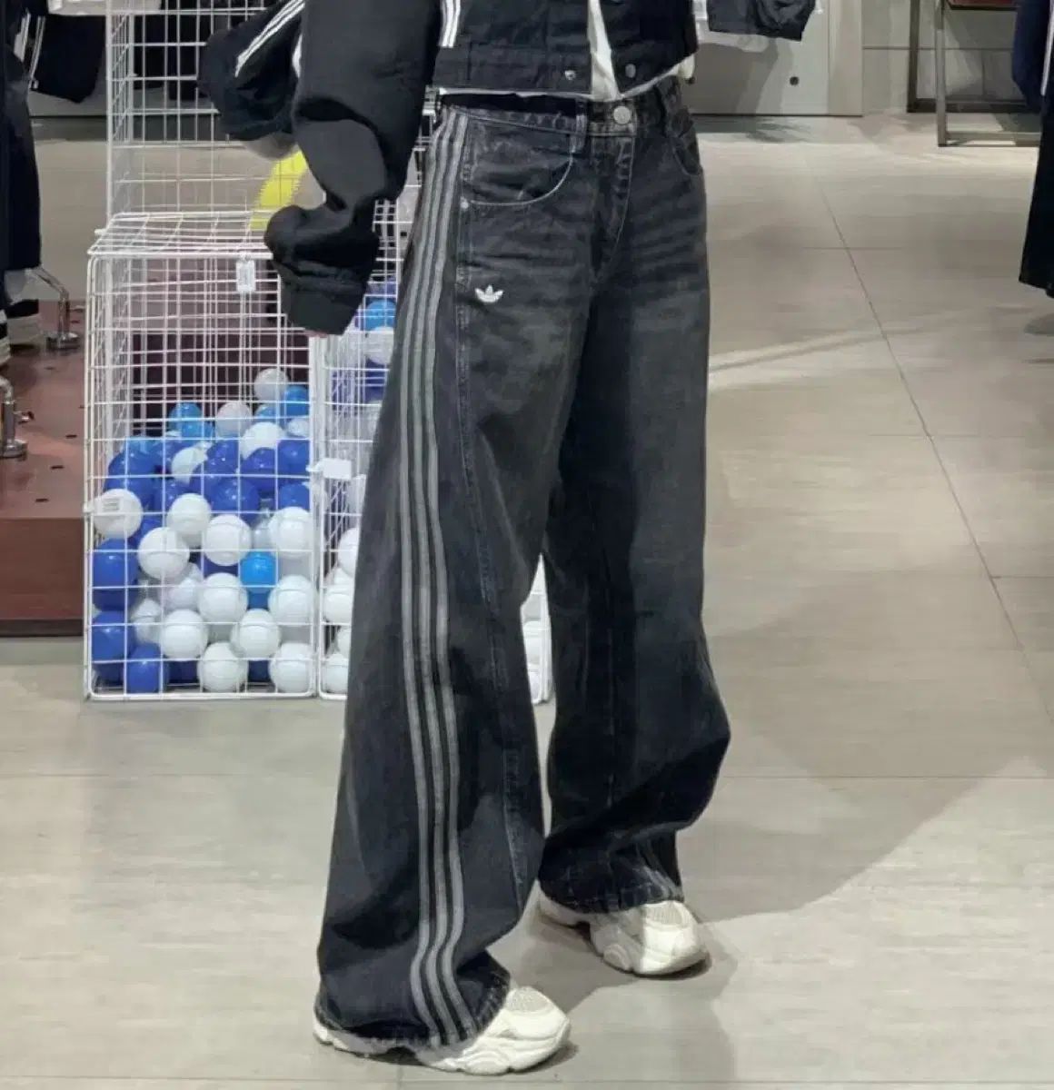 アディダス ルーズ デニム パンツ JX6865 26 サイズ - メルカリ