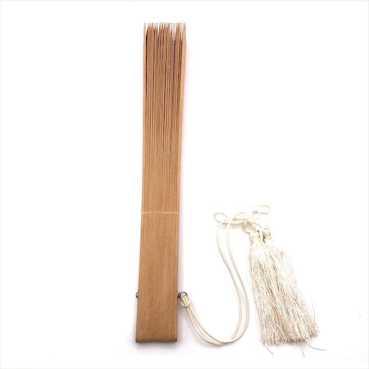 未使用 保管品 白檀扇子 透かし彫り 箱付き 木箱 甘い香木の香り 高級