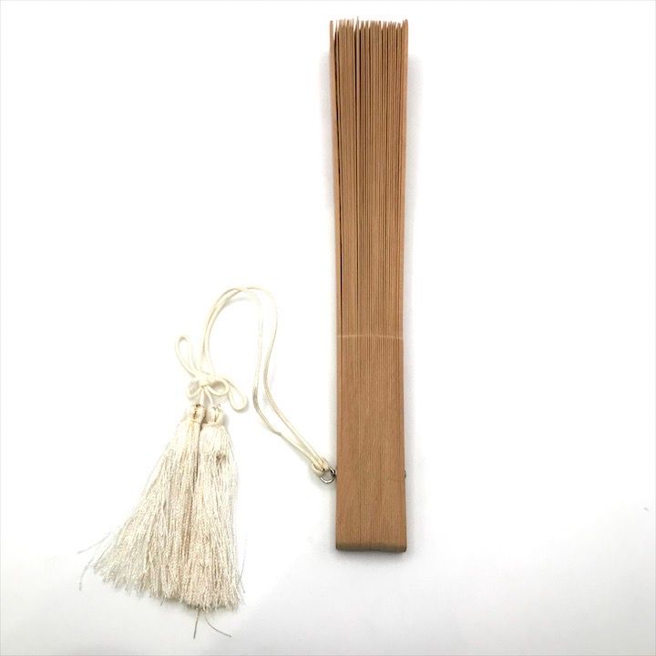 未使用 保管品 白檀扇子 透かし彫り 箱付き 木箱 甘い香木の香り 高級