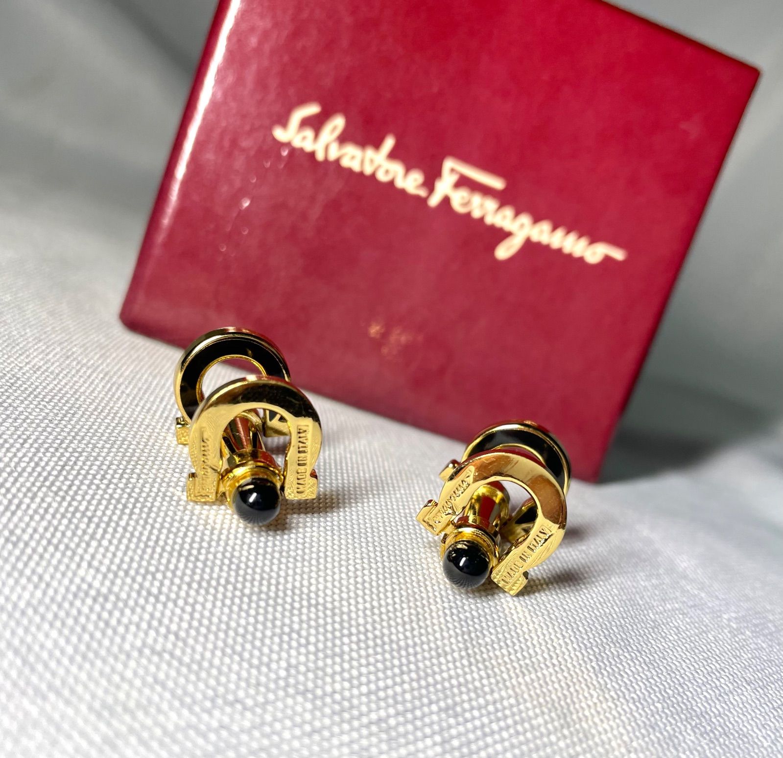 Salvatore Ferragamo サルヴァトーレフェラガモ ダブルガンチーニ