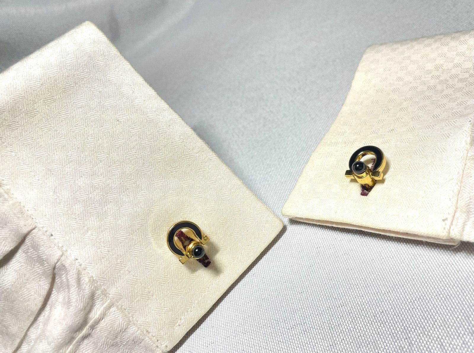 Salvatore Ferragamo サルヴァトーレフェラガモ ダブルガンチーニ