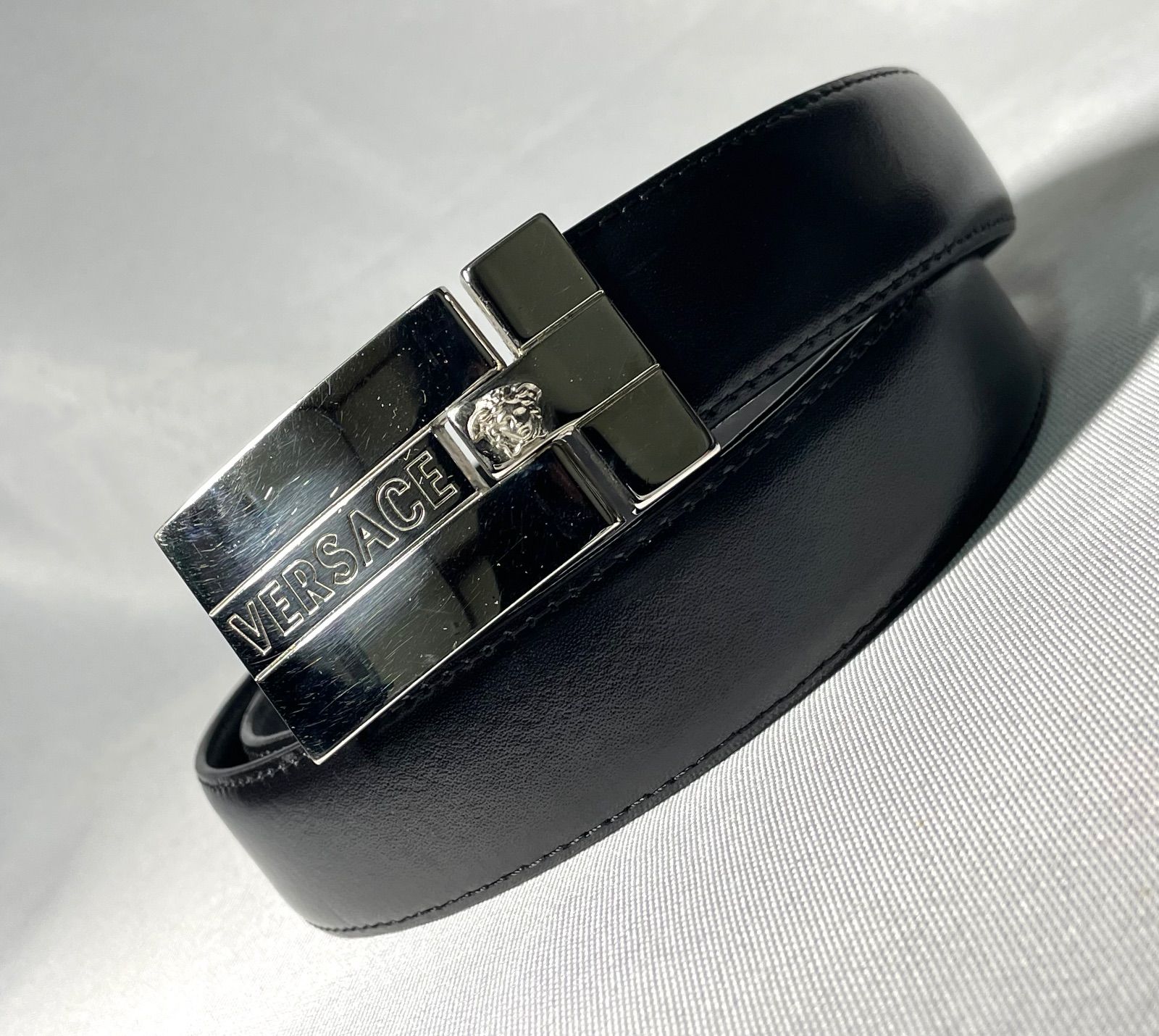 VERSACE ヴェルサーチ メデューサ立体デザイン&ブランドロゴ バックル
