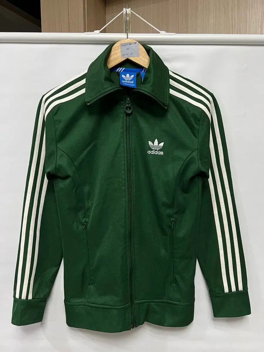 85 アディダス 新モデル ヨーロッパ ダークグリーン 緑 ジャージ