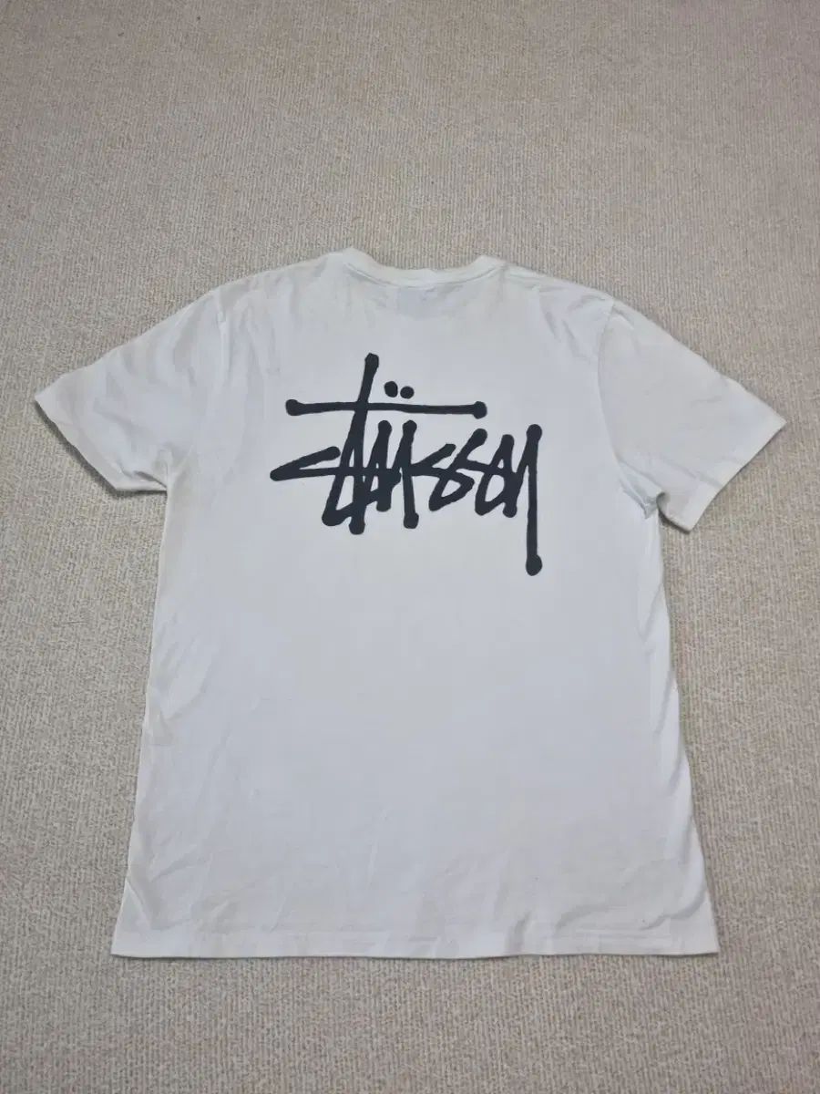 STUSSY ステューシー 基本 ロゴ 半袖 Tシャツ 白 春コーデ スラックス