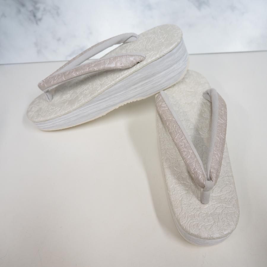 カレンブロッソ カフェ草履 Lサイズ 菱屋謹製 ビブラムソール ホワイト 淡いピンク ボタニカル 型押し