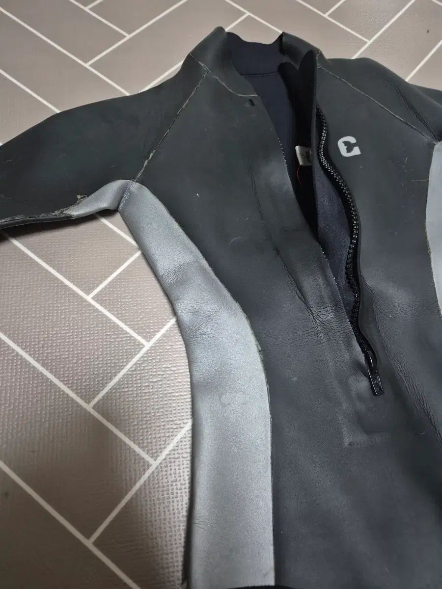 フリーダイビング スプリングスーツ