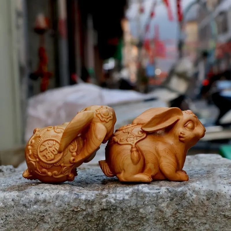 兎 うさぎ 木製 置物 オブジェ 優雅 伝統的 木彫 彫刻 運 金運 健康運