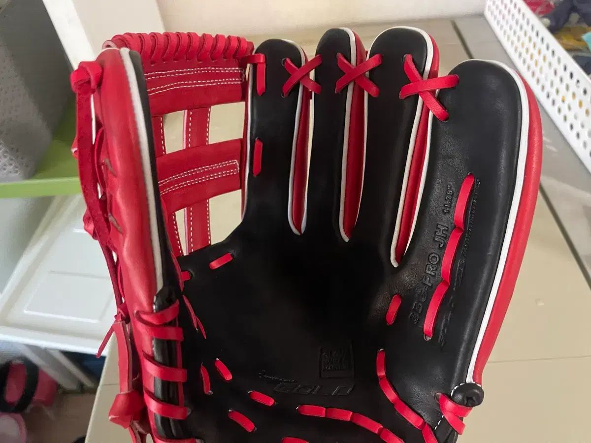 GOLD 内野グローブ キム ドヨン DOYOUNG モデル