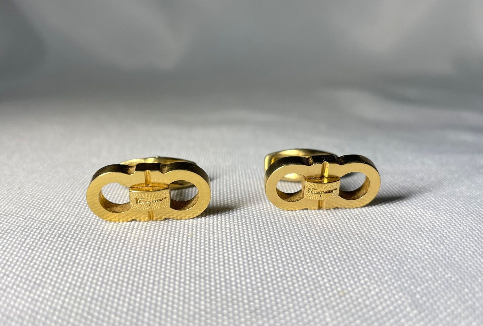 サルヴァトーレフェラガモ カフリンクス ゴールド 美品 Salvatore Ferragamo サルヴァトーレフェラガモ ダブルガンチーニ