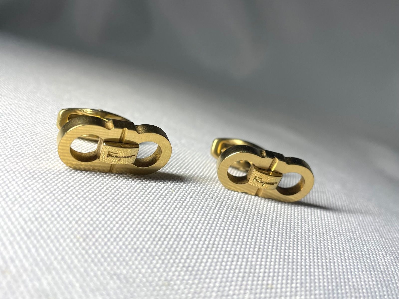 美品 Salvatore Ferragamo サルヴァトーレフェラガモ ダブルガンチーニ