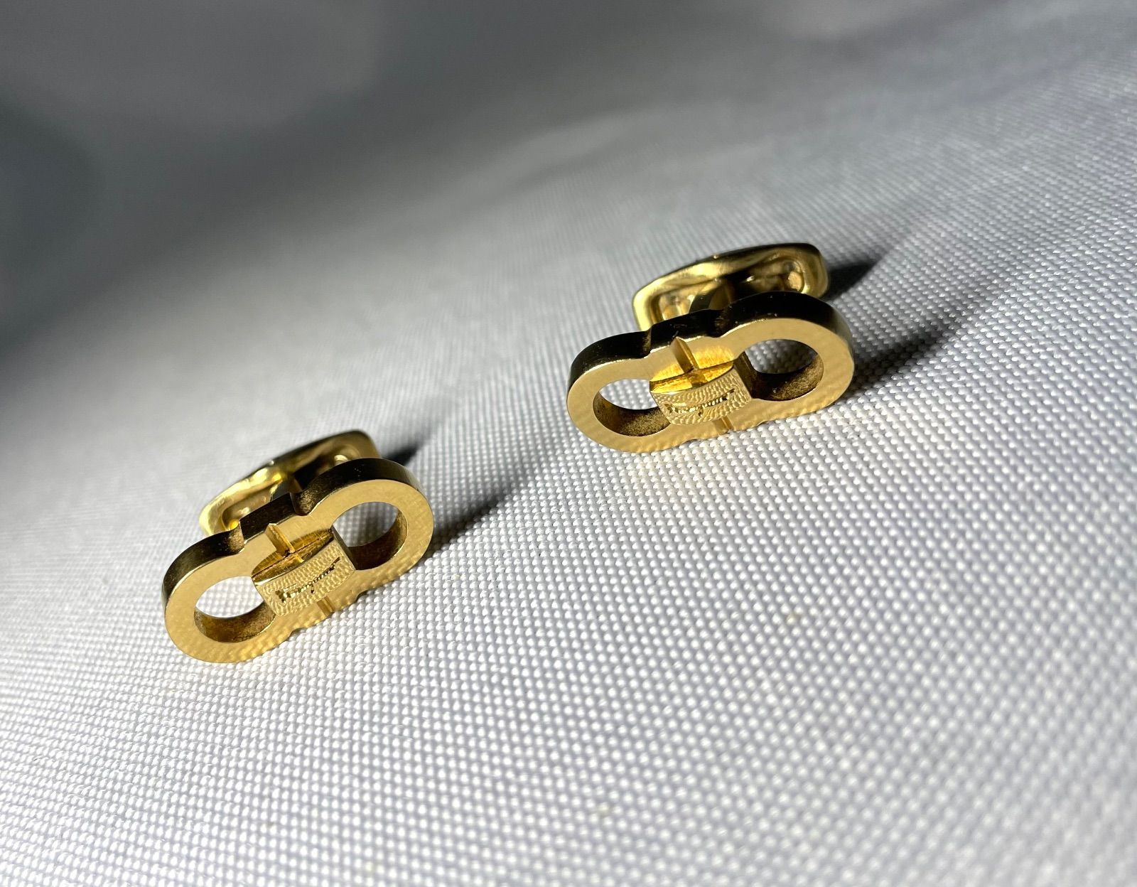 美品 Salvatore Ferragamo サルヴァトーレフェラガモ ダブルガンチーニ