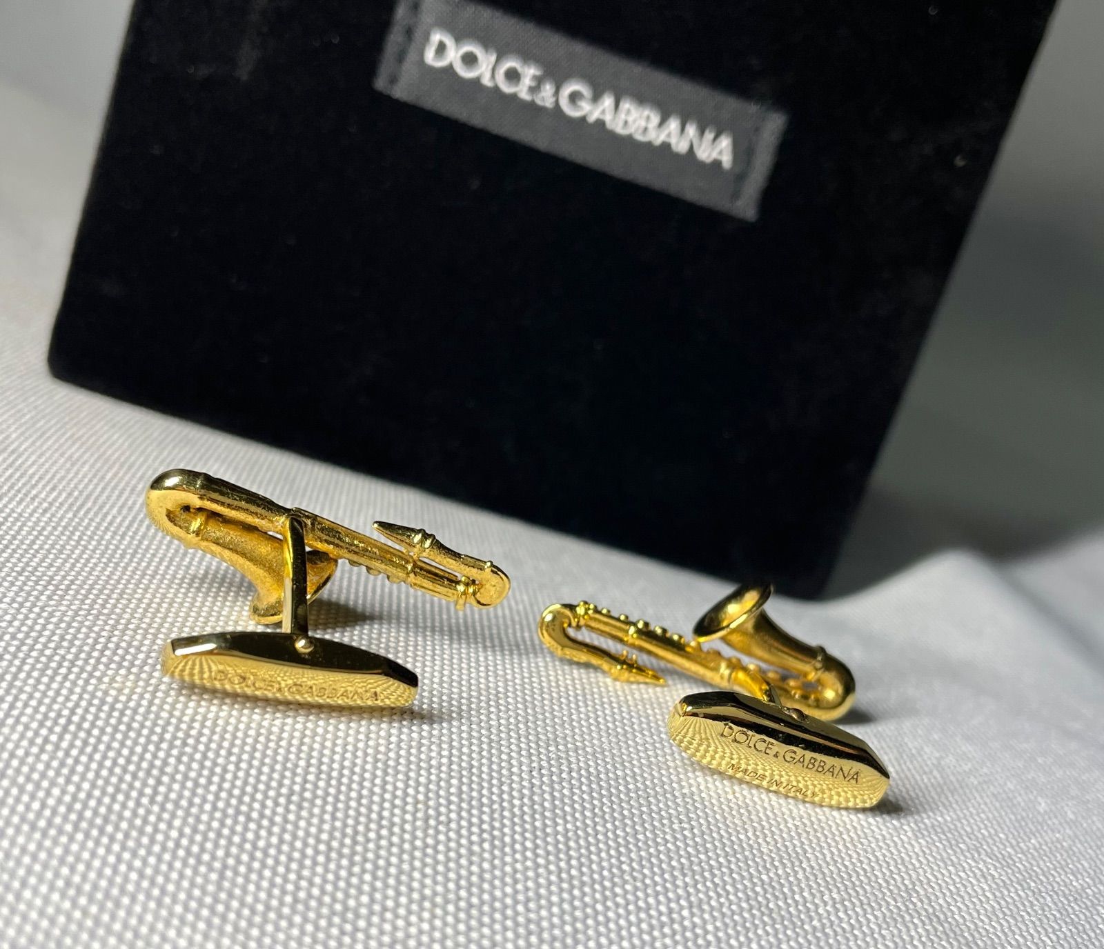 DOLCE&GABBANA ドルチェ&ガッバーナ 立体サックスデザイン カフス