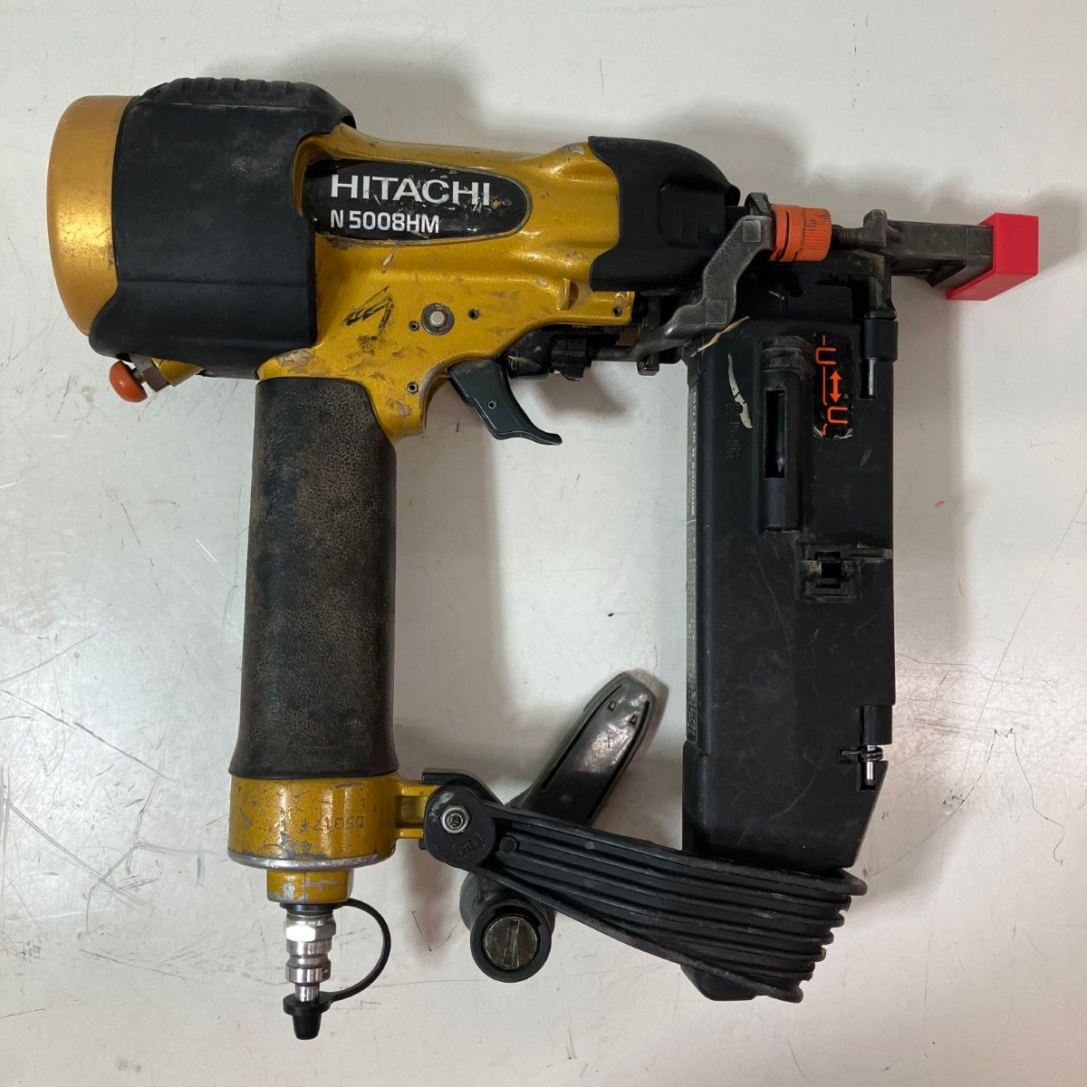 ЗЗHITACHI 日立 50 mm 高圧 フロアタッカ N 5008 HM ゴールド×ブラック