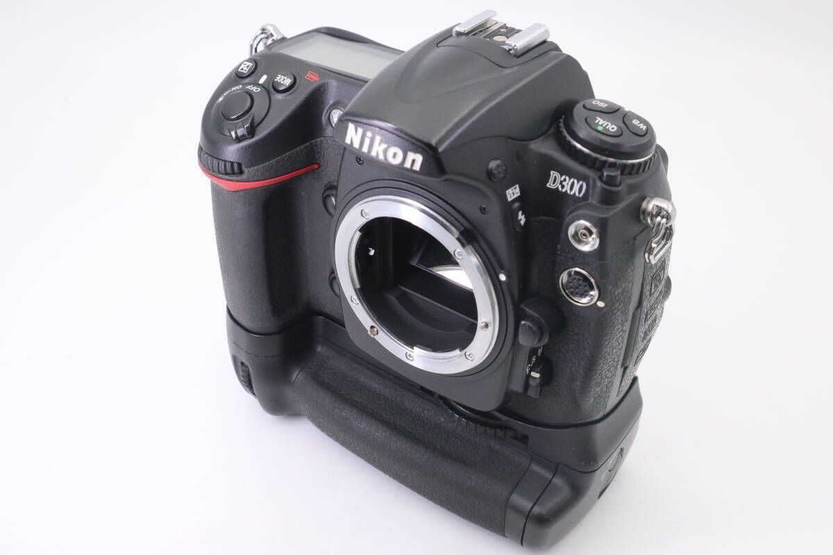 シャッター回数: 46,969回 Nikon D300 ＋ MB-D10 ニコン デジタル一眼