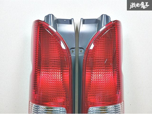 TOYOTA トヨタ 純正 200系 ハイエース 1型 2型 3型 テールライト