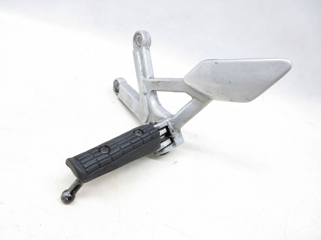 TZR 50 ステップ左 ブラケット付 バイク部品 56