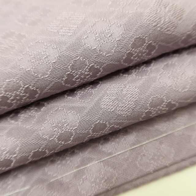 味のある浮きと光と影を持つ花菱