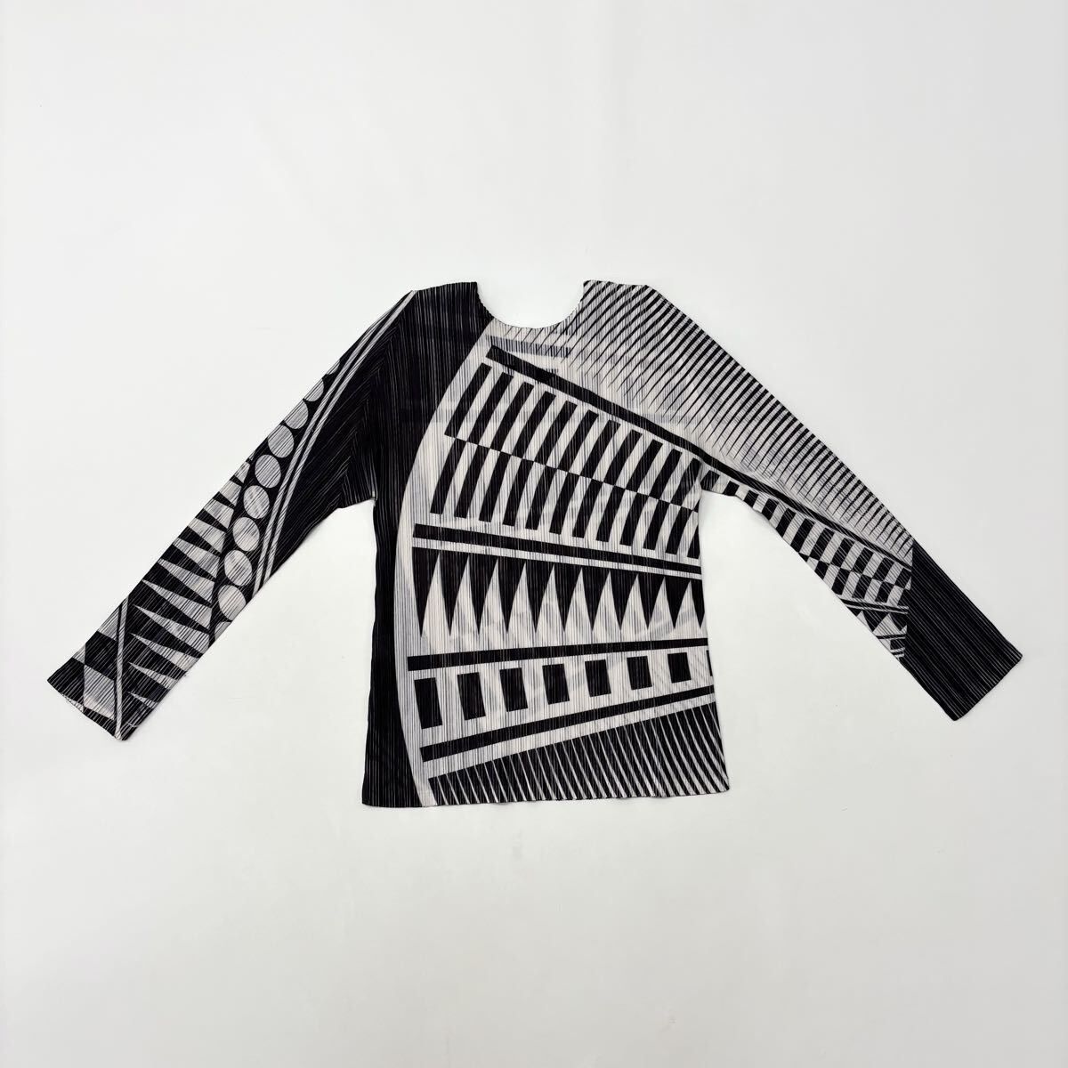 PLEATS PLEASE ISSEY MIYAKE イッセイミヤケ プリーツ 幾何学柄 総柄