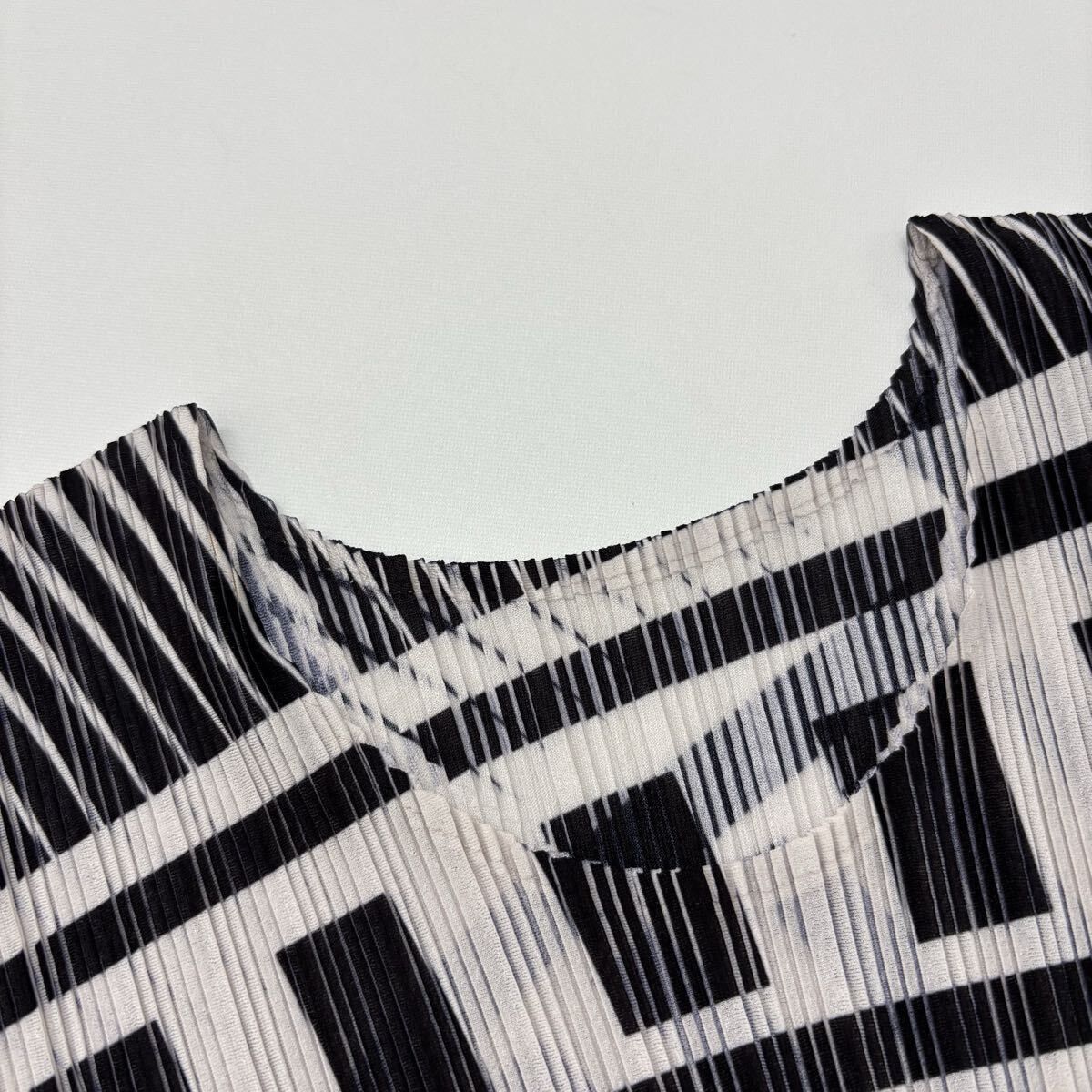 PLEATS PLEASE ISSEY MIYAKE イッセイミヤケ プリーツ 幾何学柄 総柄