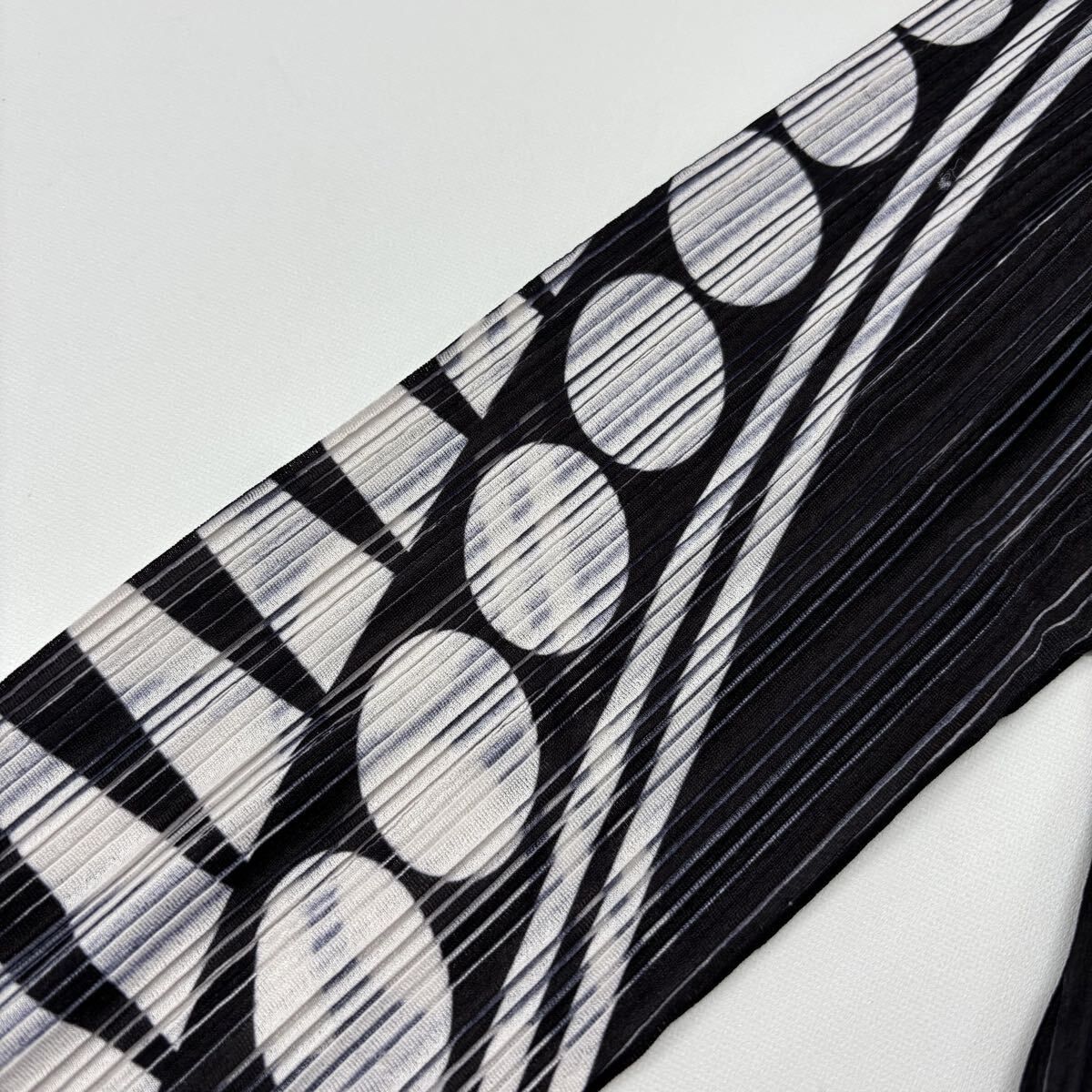 PLEATS PLEASE ISSEY MIYAKE イッセイミヤケ プリーツ 幾何学柄 総柄