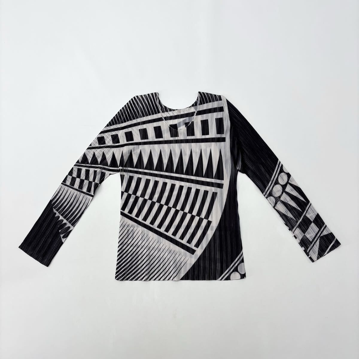 PLEATS PLEASE ISSEY MIYAKE イッセイミヤケ プリーツ 幾何学柄 総柄