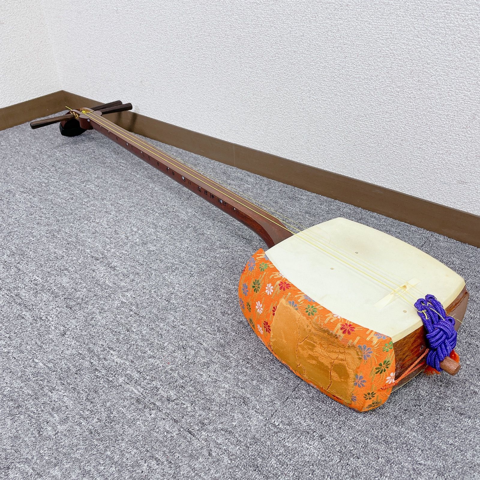 三味線 細棹 花梨 平溝 犬皮 丸打胴 和楽器 ハードケース - メルカリ