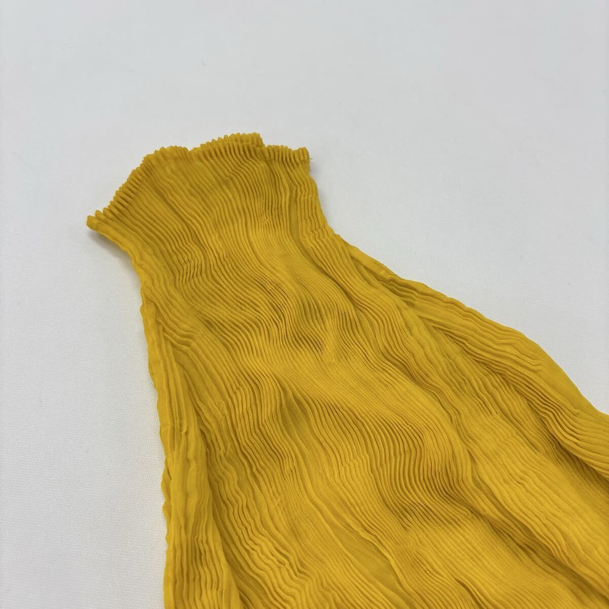 人気カラー ISSEY MIYAKE イッセイミヤケ 波 プリーツ ハイネック