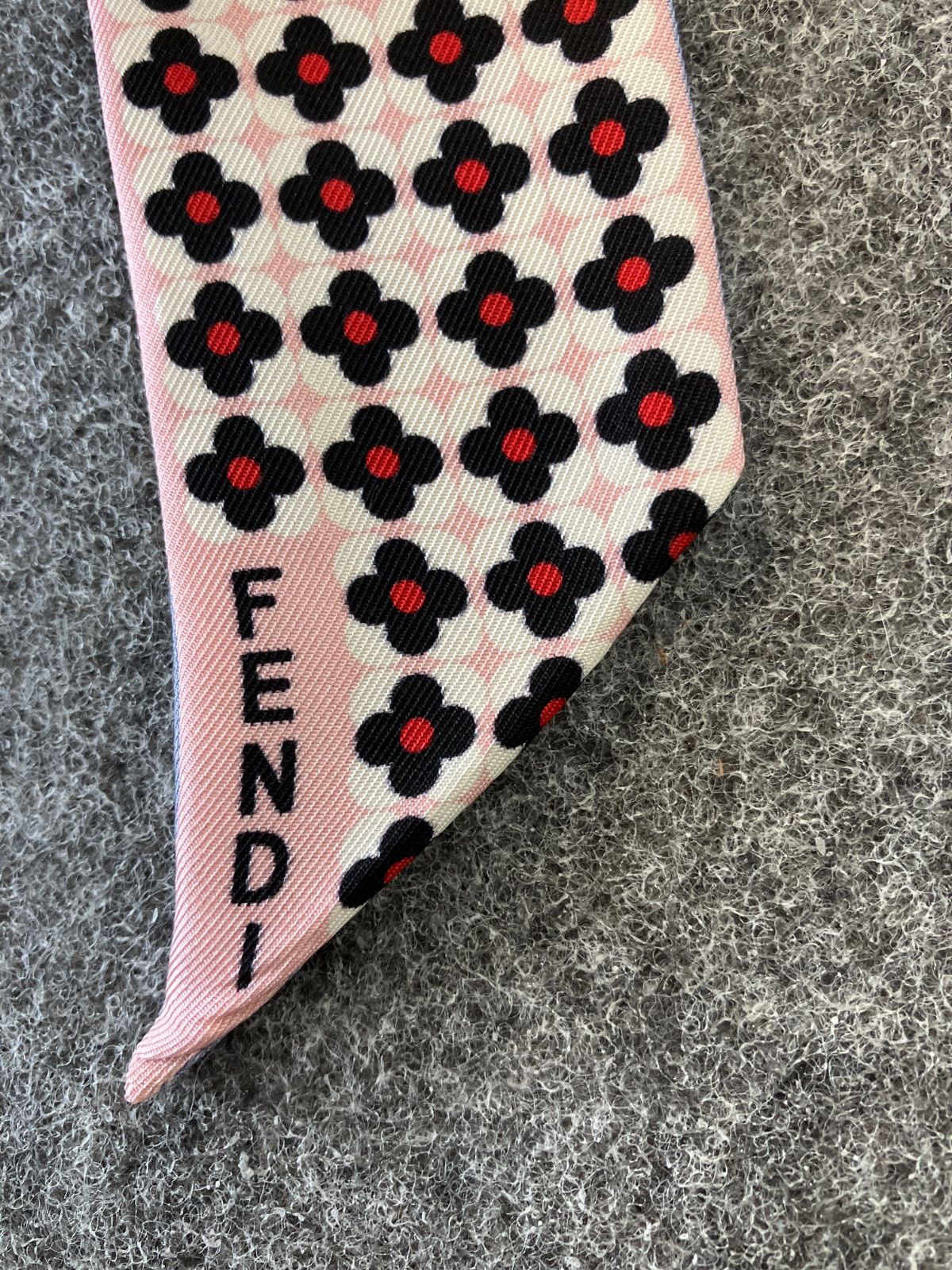 Fendi フェンディ リボンスカーフ ラッピー ツイリー 5227 - メルカリ