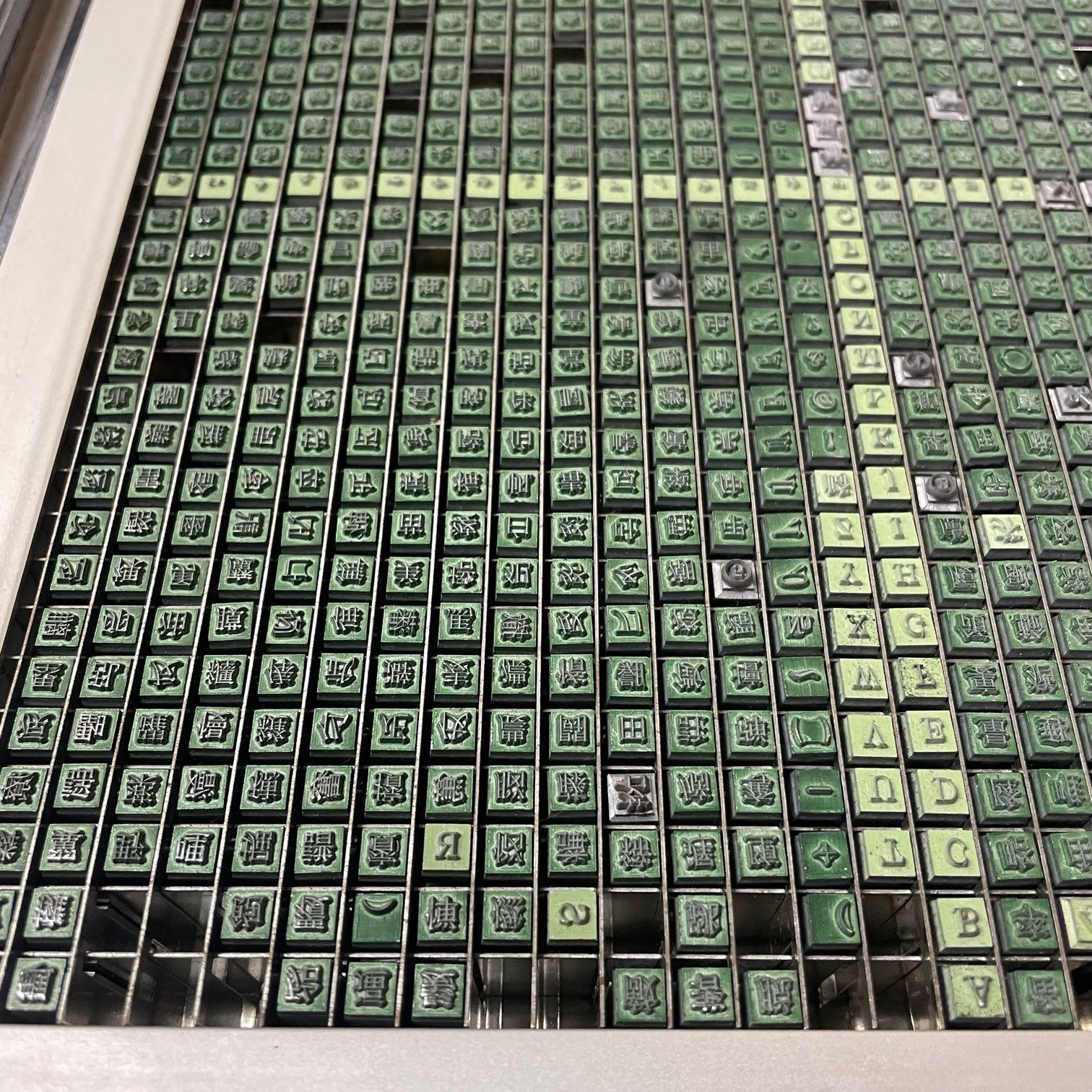 那須町役場】珍品 活版 活字 和文 タイプライター 2枚 約20kg メタル