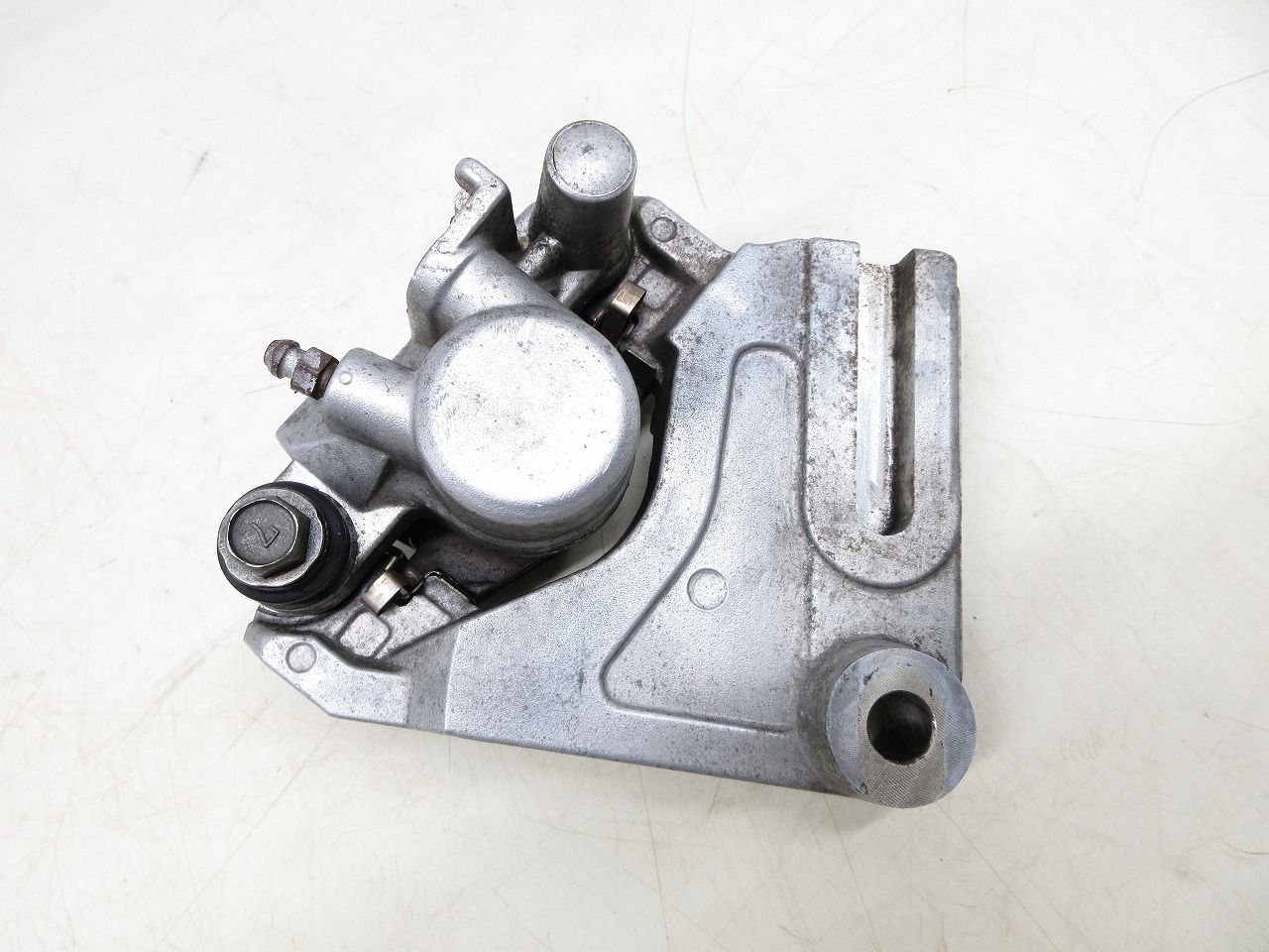 TZR 50 リアキャリパー バイク部品 65