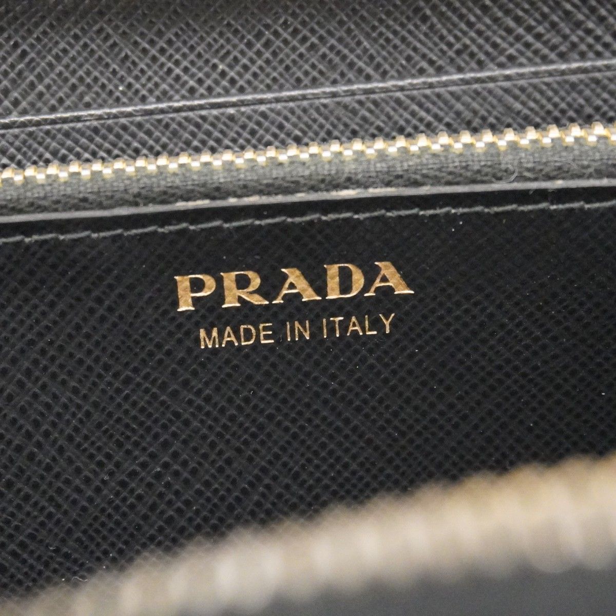 5of6396】プラダ 長財布 サフィアーノ レザー ブラック ゴールド金具