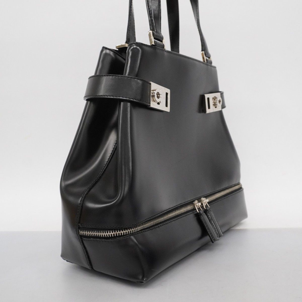 5of6433】サルヴァトーレフェラガモ ハンドバッグ ガンチーニ レザー