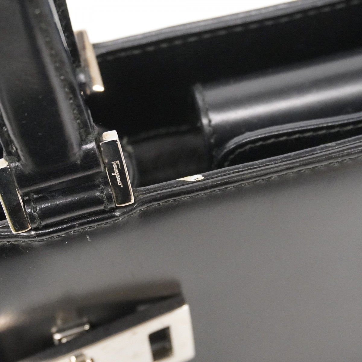 5of6433】サルヴァトーレフェラガモ ハンドバッグ ガンチーニ レザー