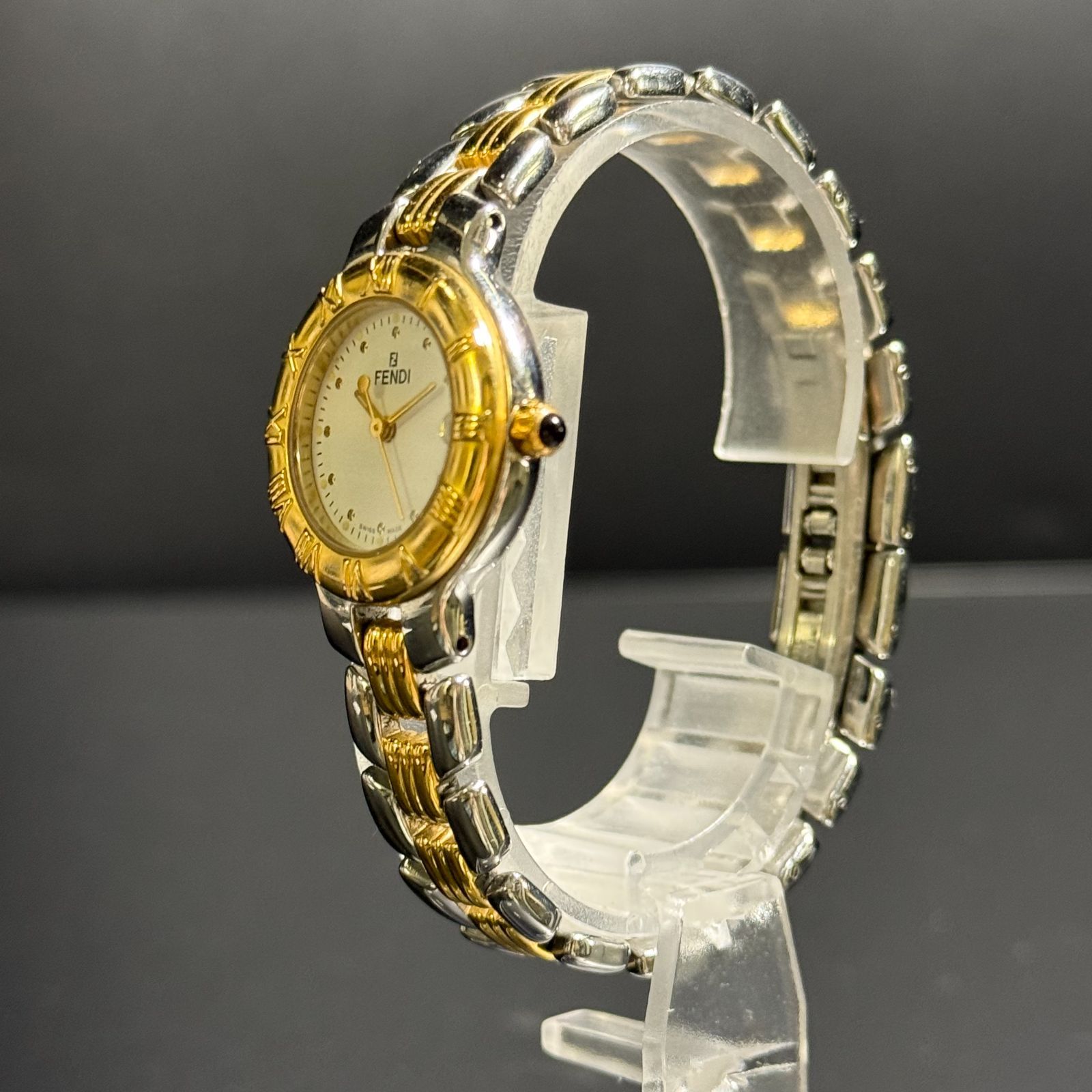 フェンディ 時計 QZ 電池切れ B25112387 - メルカリ