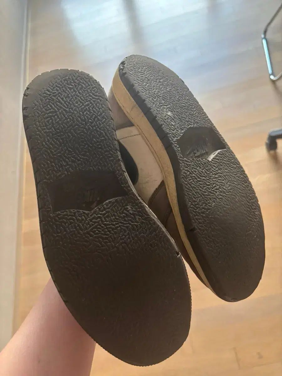 ナイキ エア ジョーダン1 トラヴィス スコット モカ