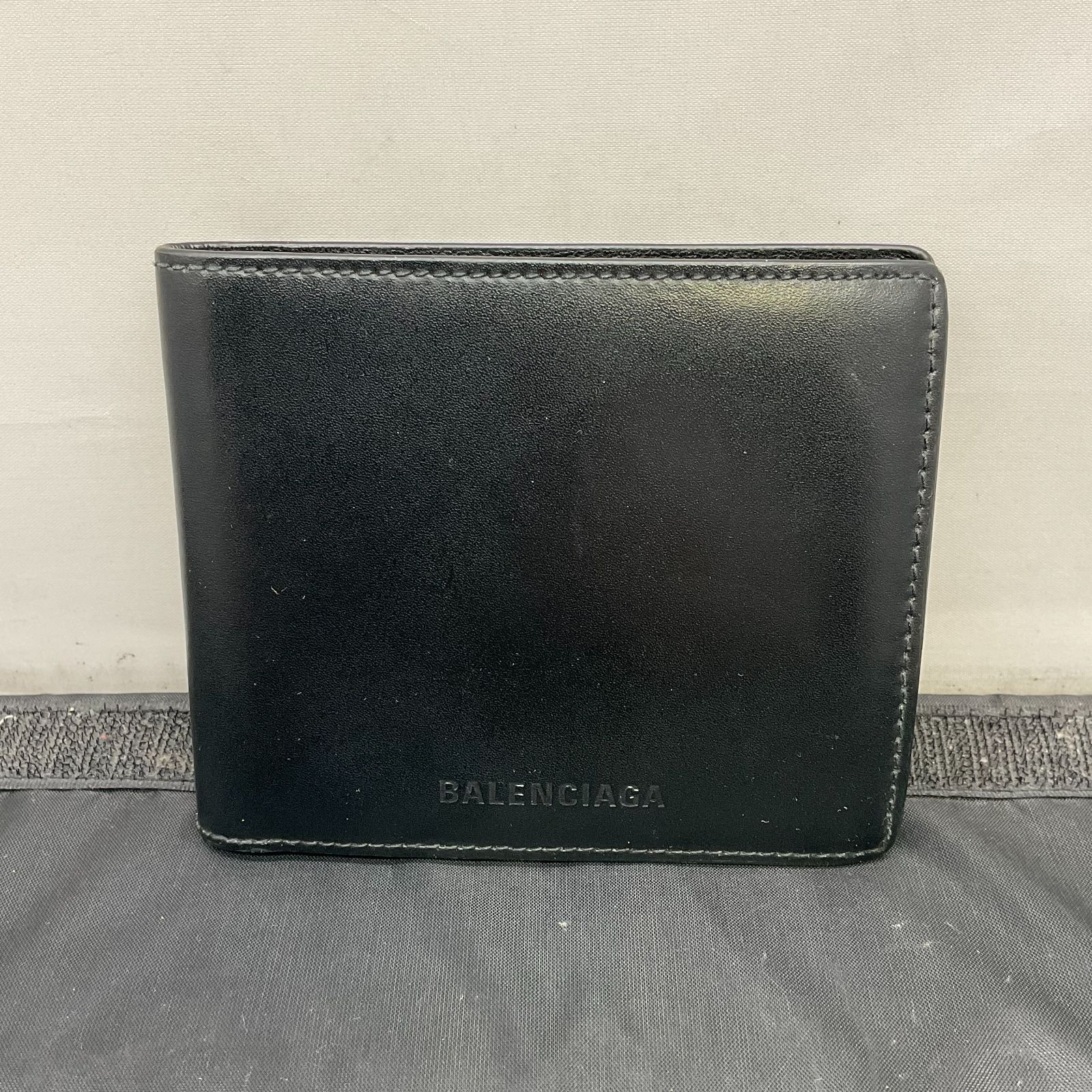 バレンシアガ レザー 二つ折り財布 黒 B25112373 - メルカリ