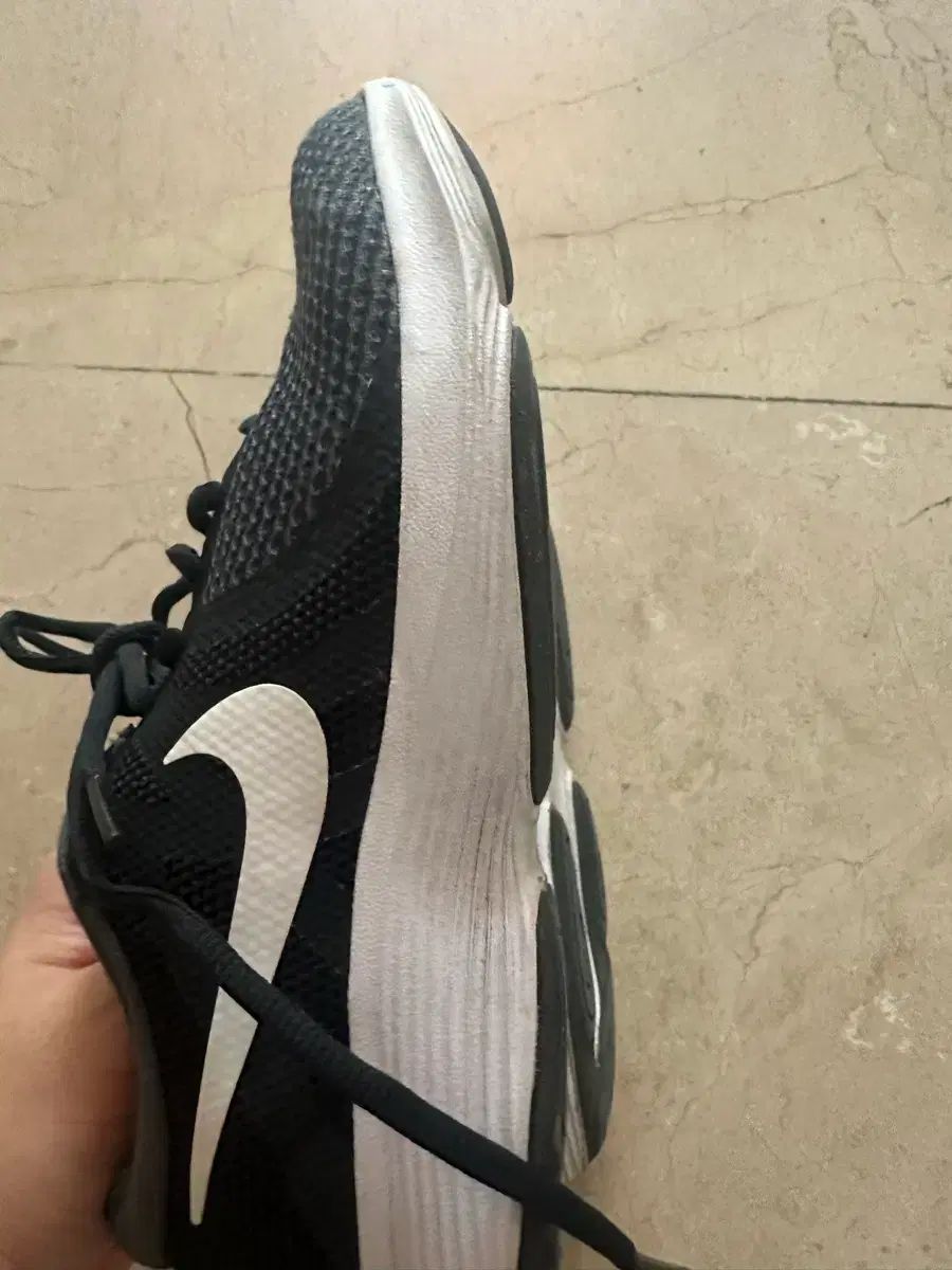 ランニングシューズ 260