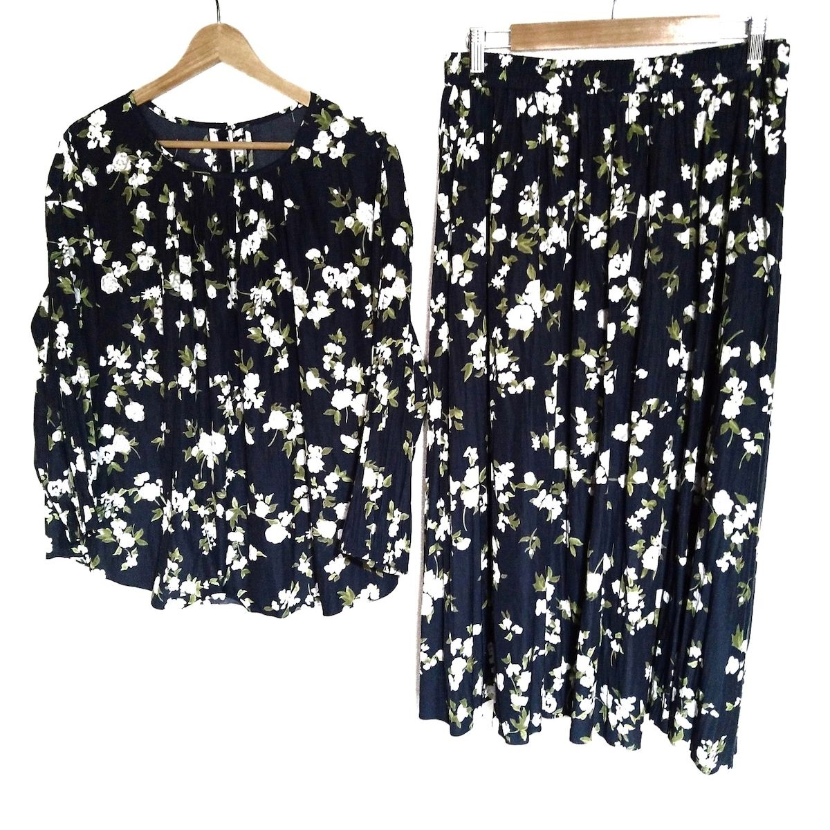 UNTITLED アンタイトル スカートセットアップ レディース - ダークネイビー×白×カーキ 花柄 ウエストゴム