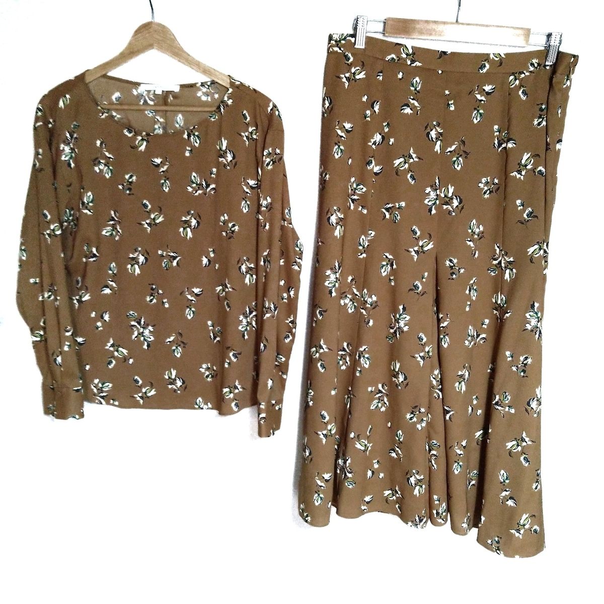 UNTITLED アンタイトル スカートセットアップ レディース - ライトブラウン×アイボリー×マルチ 花柄