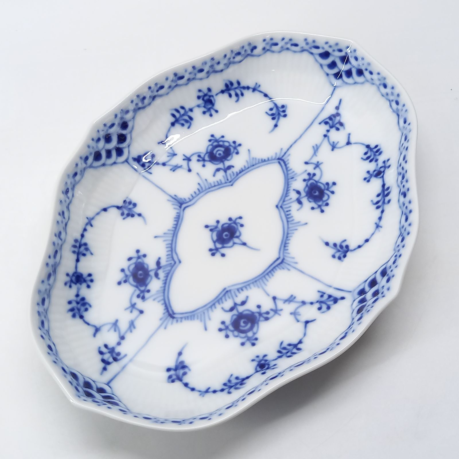 ロイヤルコペンハーゲン ブルーフルーテッド ハーフレース オーバル