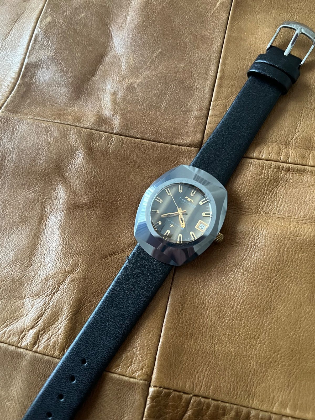 テクノス☆ボラゾン☆超硬ケース☆ボラゾン☆タイガーアイ☆自動巻き